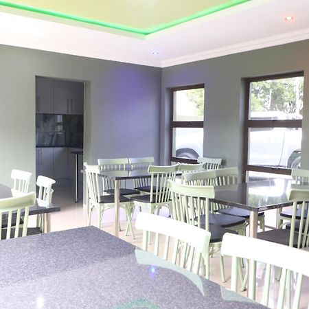 Wise Bird Guest House รัวเดอพวร์ต ภายนอก รูปภาพ
