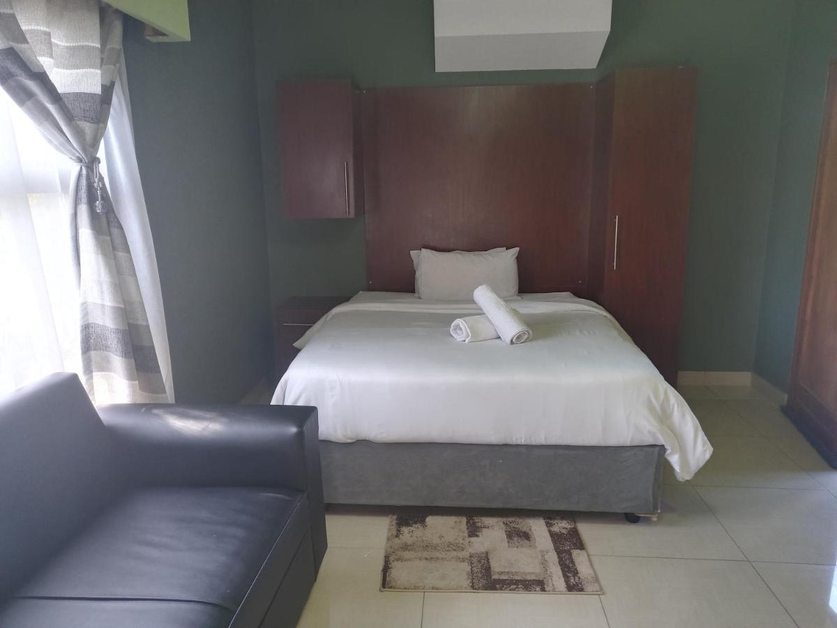 Wise Bird Guest House รัวเดอพวร์ต ภายนอก รูปภาพ