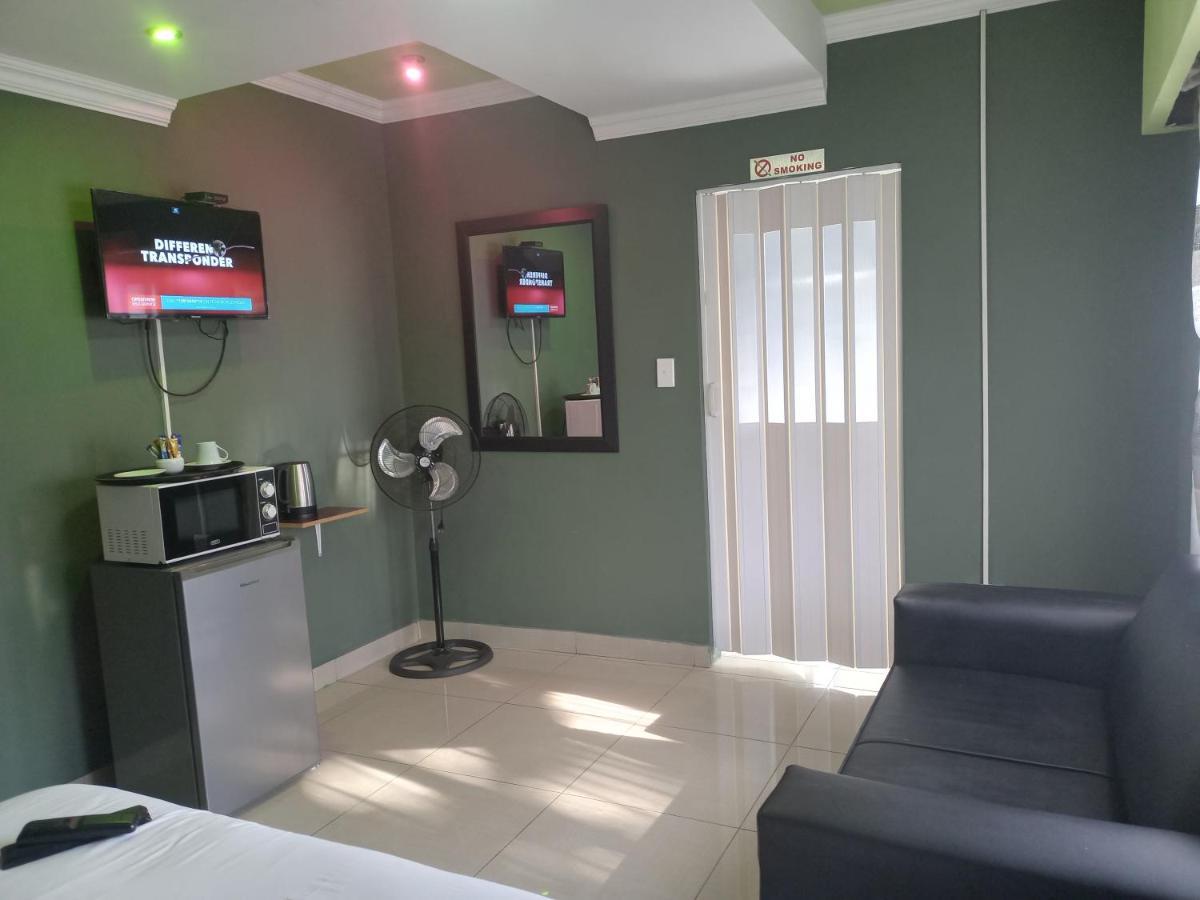 Wise Bird Guest House รัวเดอพวร์ต ภายนอก รูปภาพ