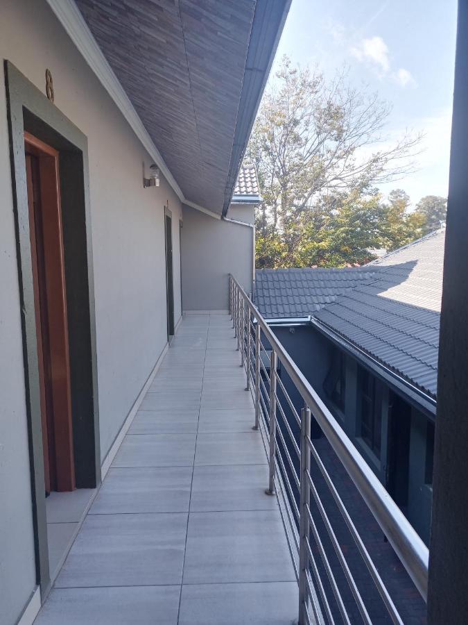 Wise Bird Guest House รัวเดอพวร์ต ภายนอก รูปภาพ
