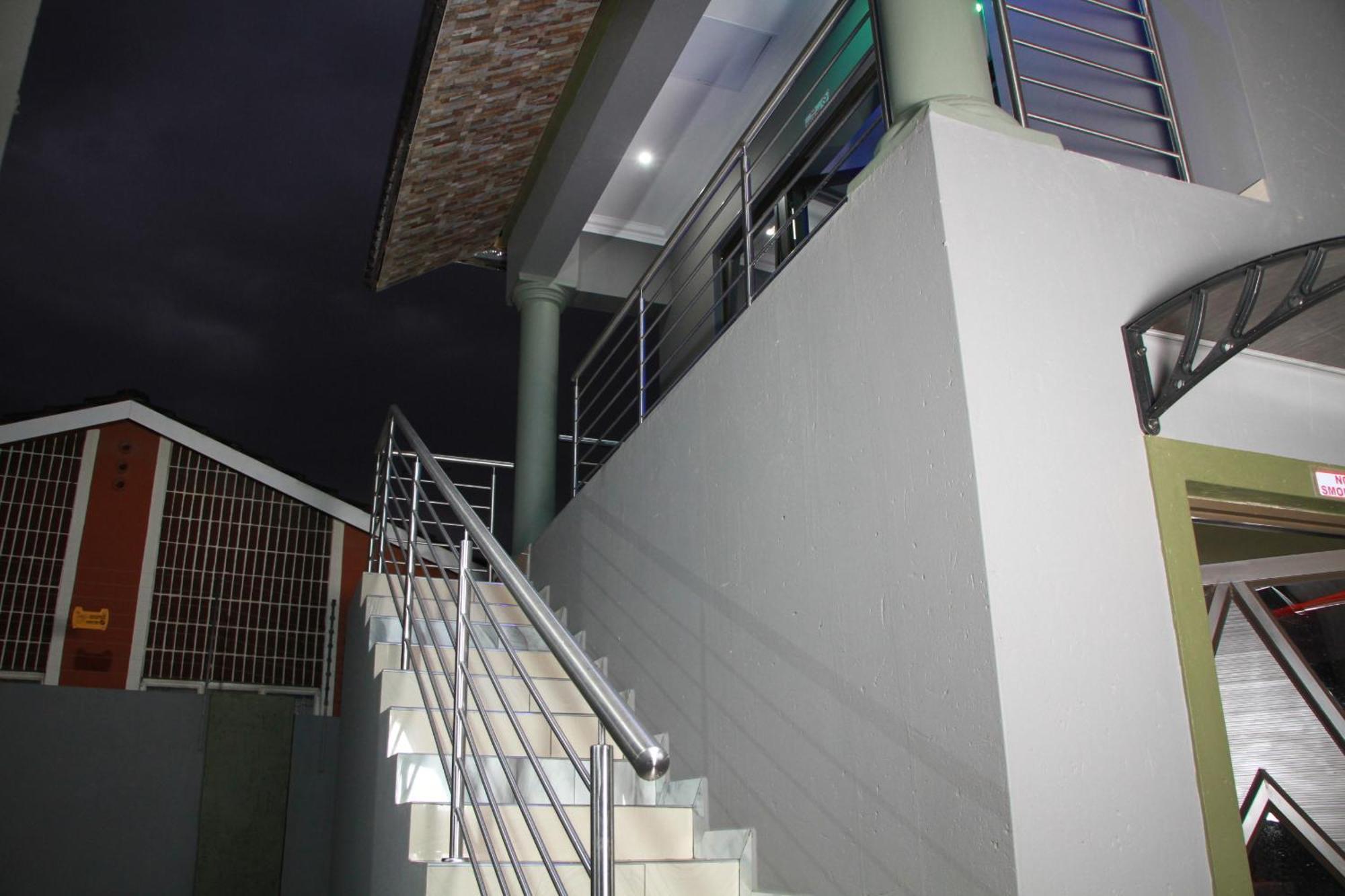 Wise Bird Guest House รัวเดอพวร์ต ภายนอก รูปภาพ